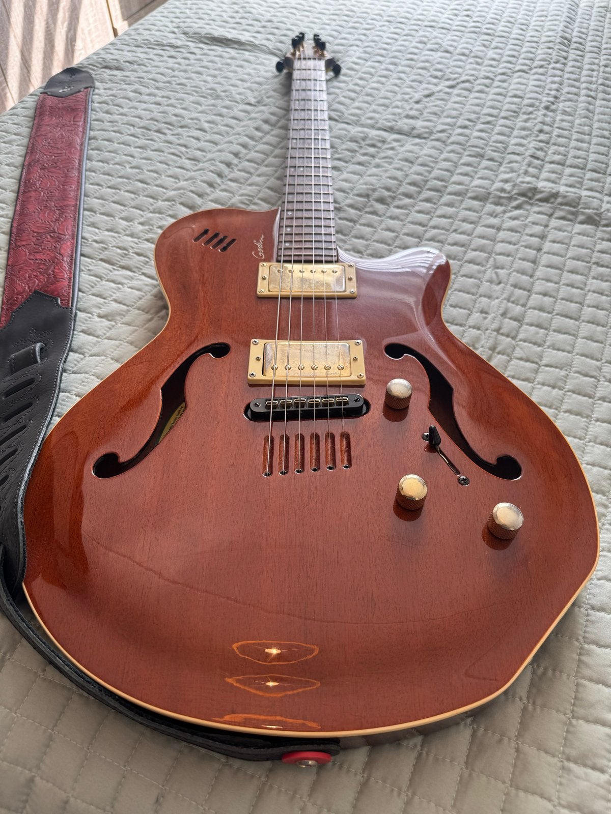 GODIN MONTREAL MAHOGANY, Ophalen, Zo goed als nieuw