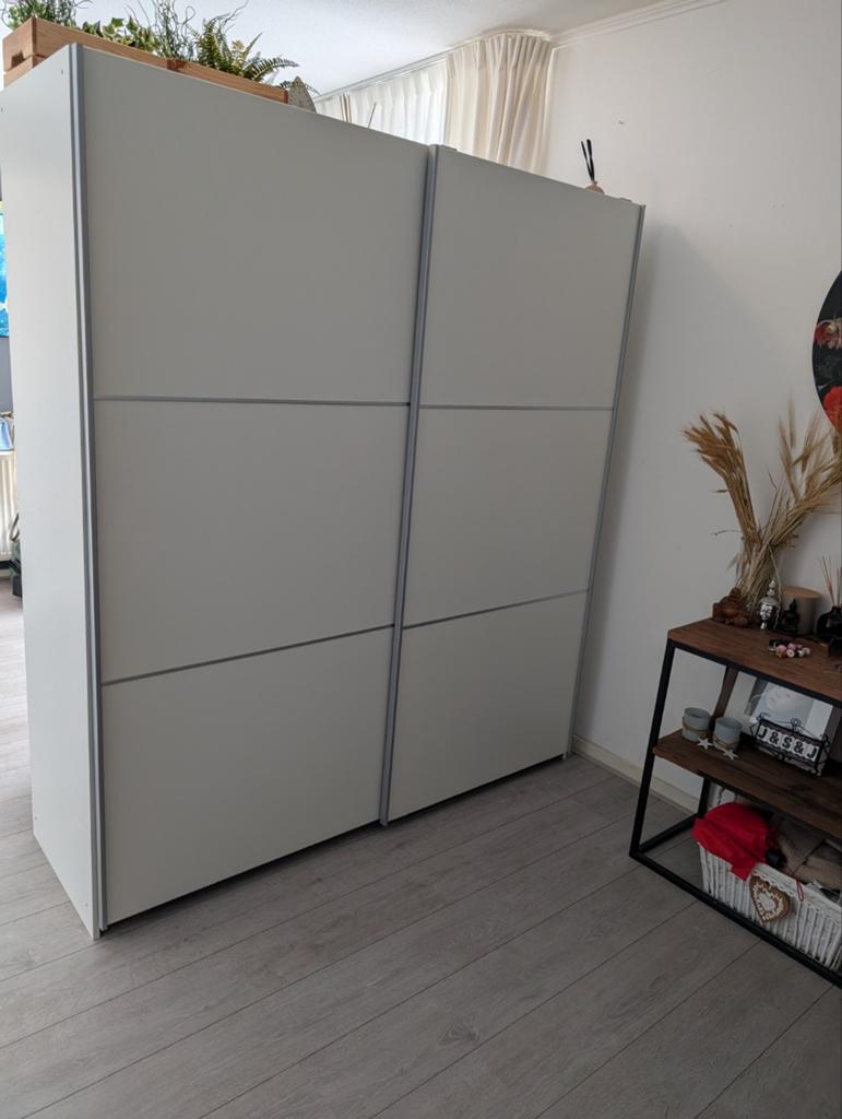 Grote kledingkast met schuifdeuren, Huis en Inrichting, Modern en functioneel, Gebruikt, 100 tot 150 cm, 200 cm of meer