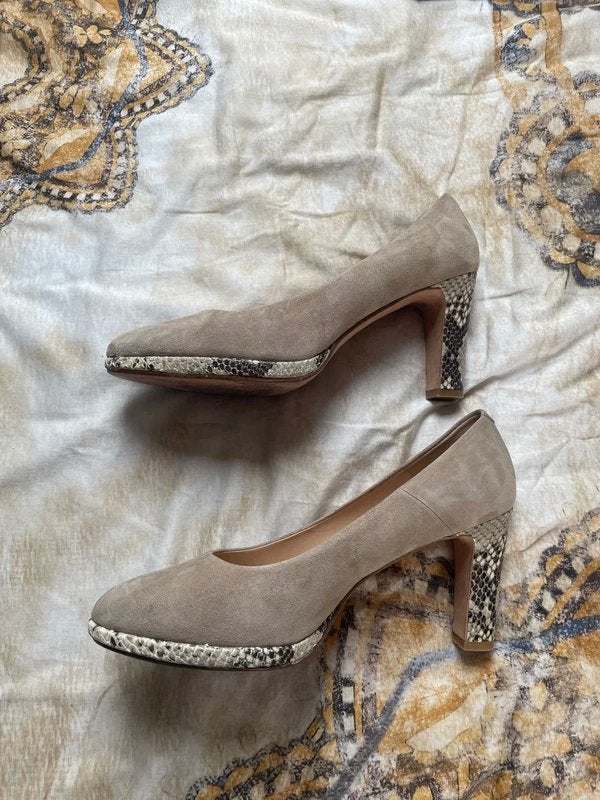 Evaluna pumps maat 42, Kleding | Dames, Schoenen, Pumps, Evaluna, Beige, Ophalen of Verzenden