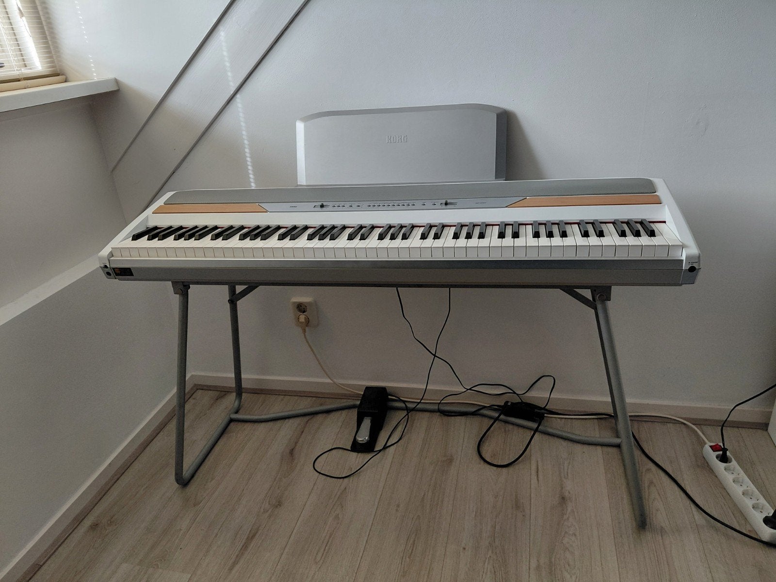 Korg SP-250 digitale piano, Muziek en Instrumenten, Piano's, Ophalen, Overige kleuren