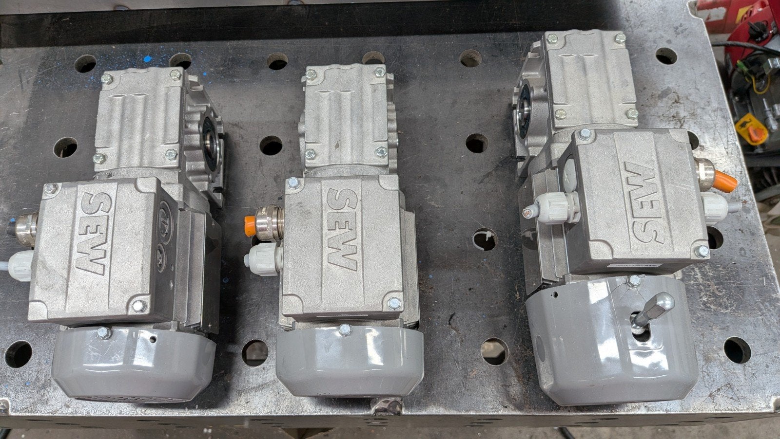 Motor reductor 0,12kW, 40rpm, 1x met rem, 2x zonder, Ophalen of Verzenden