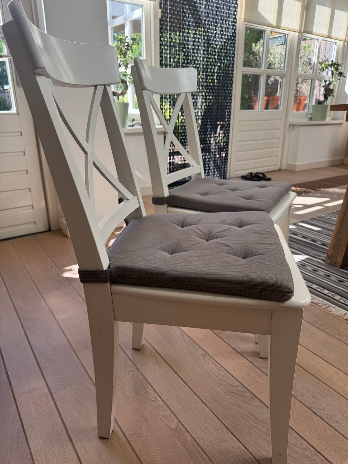 8 zware  uitvoering IKEA stoelen met kussens in nieuwstaat, Ophalen, Wit, Zo goed als nieuw, Vijf, Zes of meer stoelen