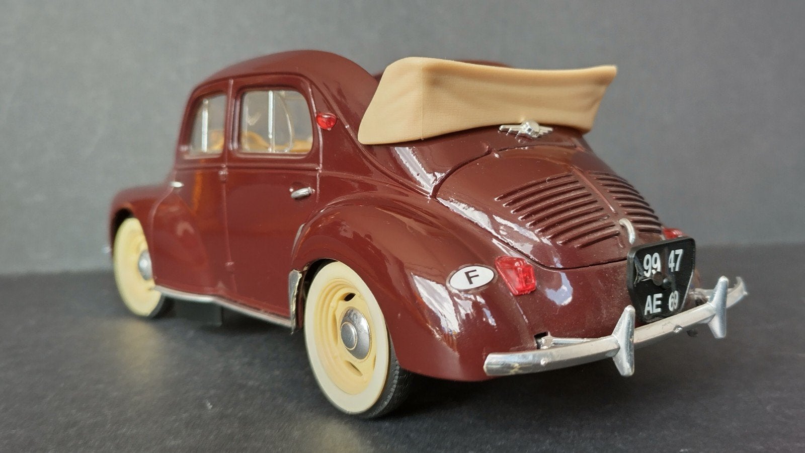 Renault 4CV Decouvrable 1:17 Solido Pol, Hobby en Vrije tijd, Modelauto's | 1:18, Solido, Auto, Verzenden, Zo goed als nieuw