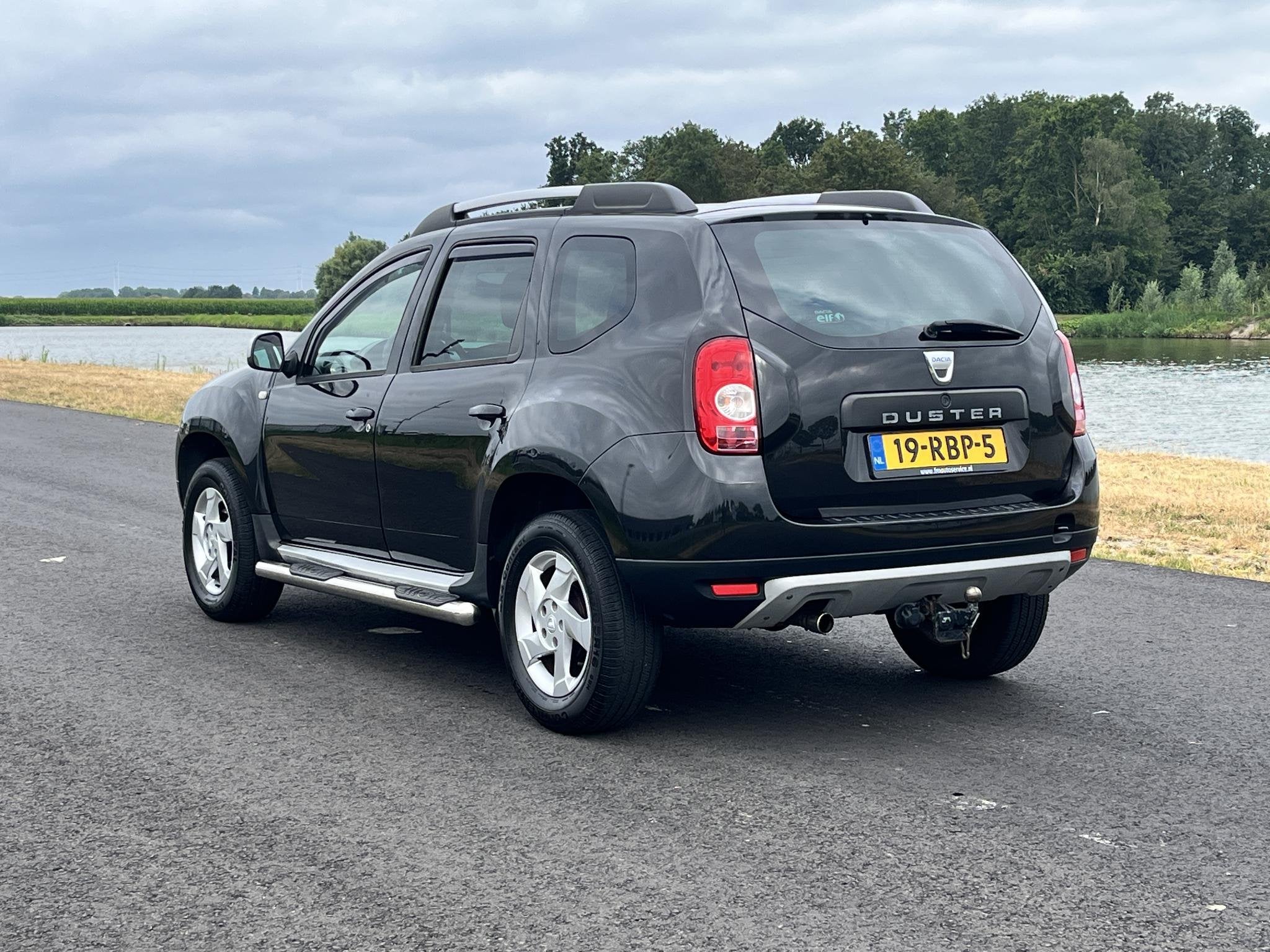 Dacia Duster 1.6 Lauréate 2wd Airco, radio, trekhaak, Voorwielaandrijving, Euro 5, Stof, Gebruikt
