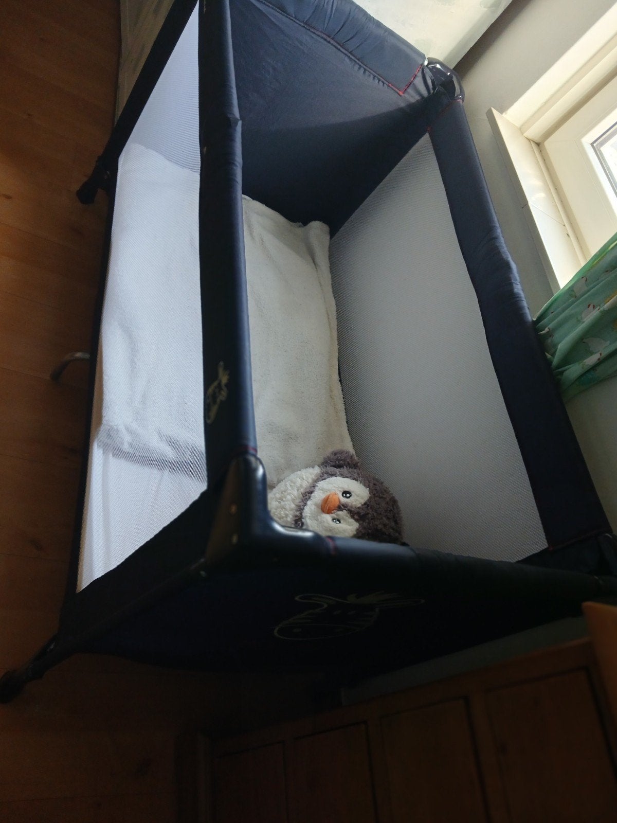 Campingbedje. Donkerblauw, Ophalen, Gebruikt, Reisbedje
