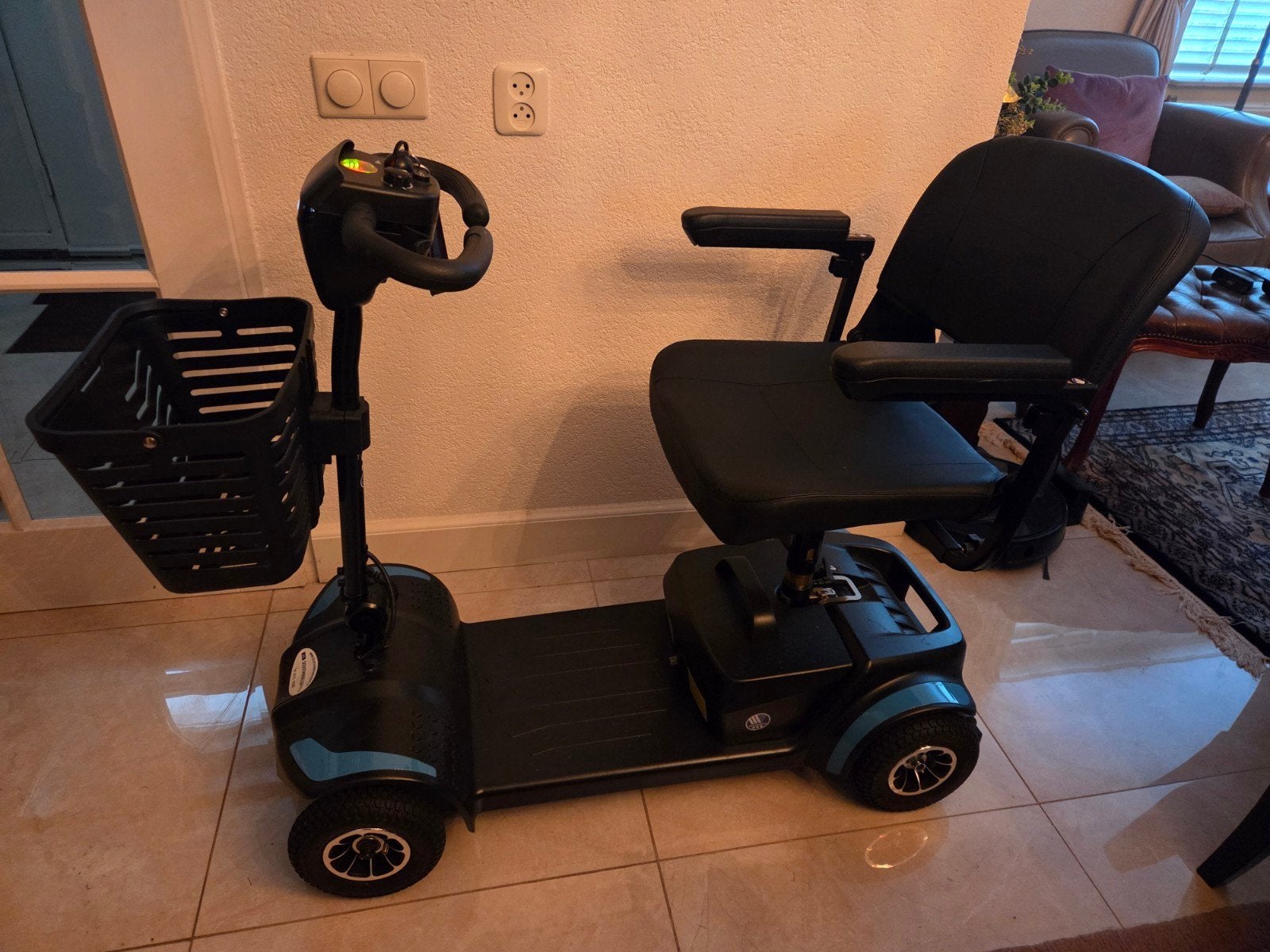 Scootmobiel Vermeiren One Spring Air Plus Lithium, Diversen, Ophalen, 10 km/u of minder, Vermeiren, 26 t/m 35 km