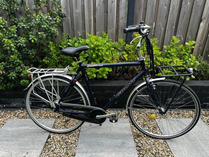 Gebruikte Giant herenfiets 60 cm met nieuw zadel en kabels, Fietsen en Brommers, Fietsen | Heren | Herenfietsen, 57 tot 61 cm