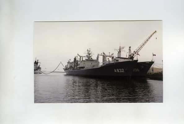 scheepvaart-MARINE-A832-2x, Ophalen of Verzenden, Zo goed als nieuw, Boek of Tijdschrift