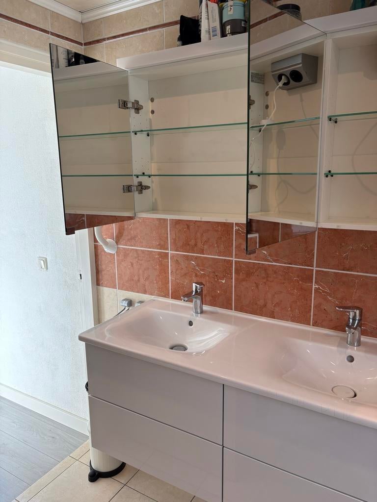 [Gratis] Badkamermeubel met dubbele wastafel en spiegelkast, Ophalen, Gebruikt, 100 tot 150 cm, Minder dan 100 cm
