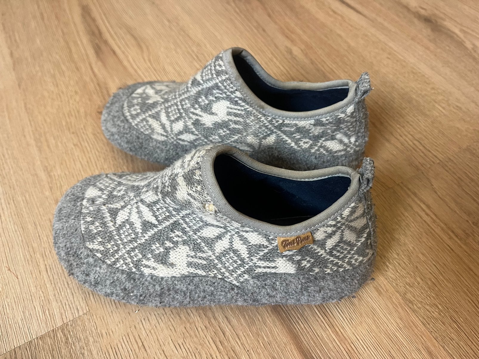 100% Wollen Sloffen / Pantoffels met Noors Motief – Maat 34, Ophalen of Verzenden, Zo goed als nieuw, Jongetje of Meisje, Slofjes
