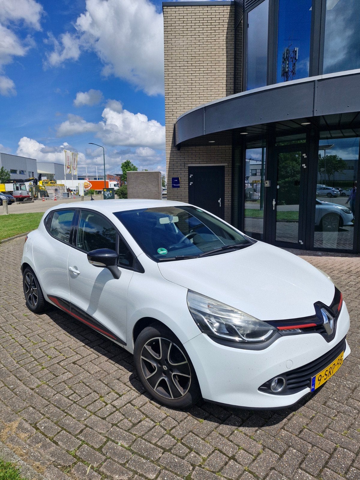 Renault Clio 0.9 TCE 66KW 5-DRS 2013 Wit, Auto's, Voorwielaandrijving, 898 cc, 40 €/maand, 540 kg