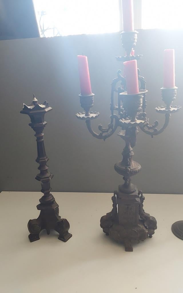 2 bronse kerk kandelaars en 2 staande kandelaars, Antiek en Kunst, Antiek | Kandelaars, Ophalen, Koper of Brons