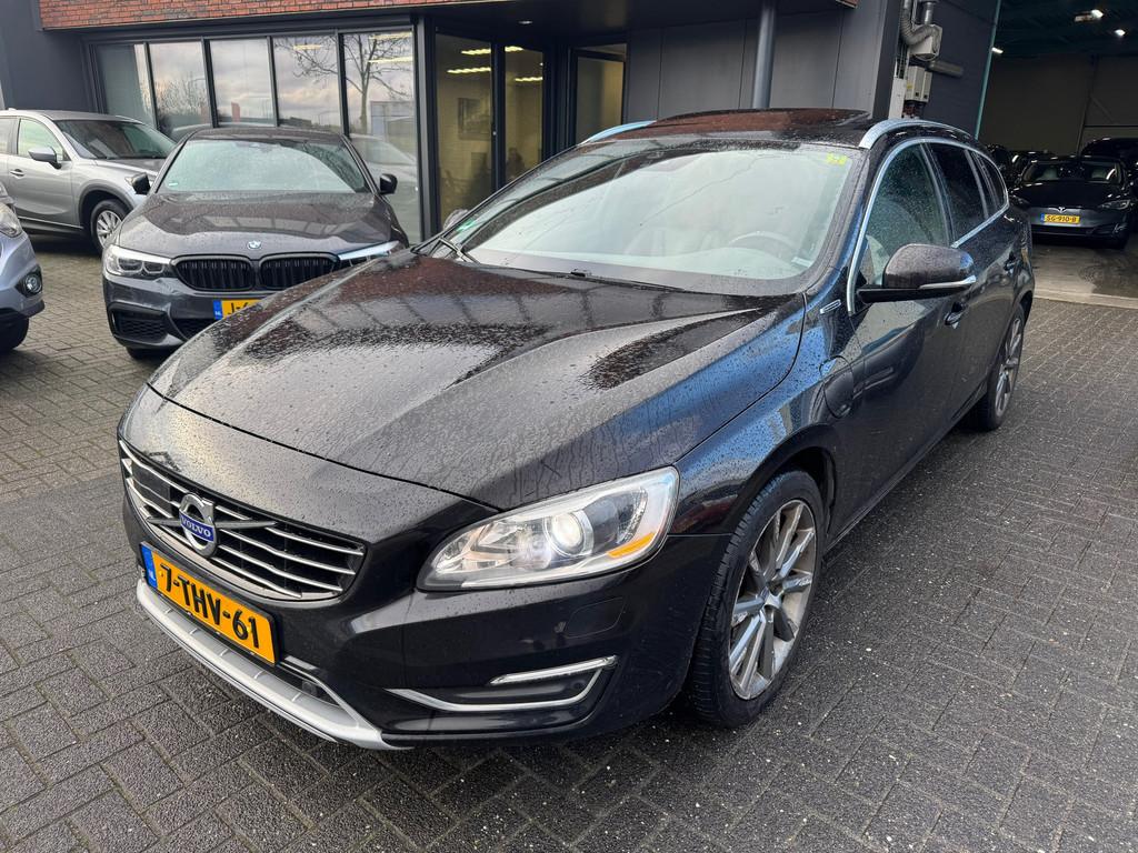 Volvo V60 2.4 D6 AWD ACC BLIS SCHUIFDAK LEDER XENON TREKHAAK, Auto's, Automaat, Zwart, Vierwielaandrijving, 11 kWh