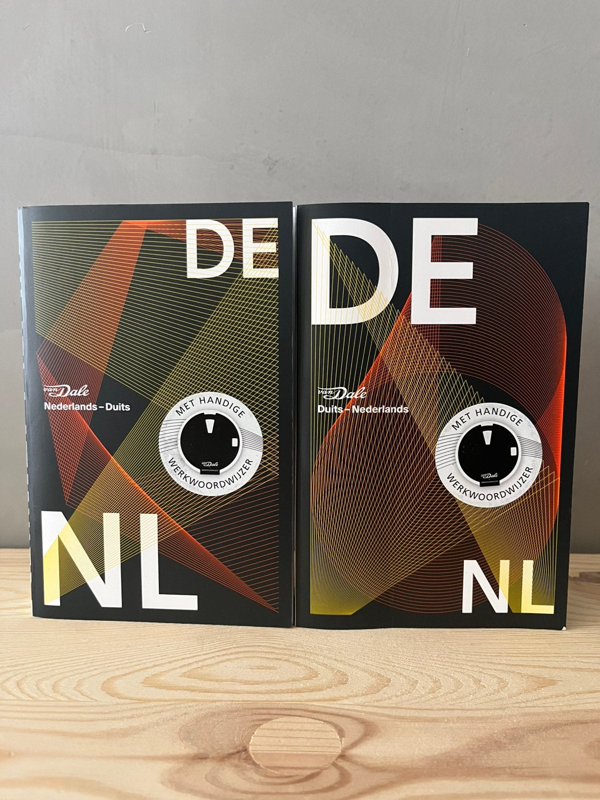 TWEE Van Dale Pocketwoordenboek DE - NL en NL- DE, Boeken, Woordenboeken, J.V. Zambon, Zo goed als nieuw, Van Dale, Duits