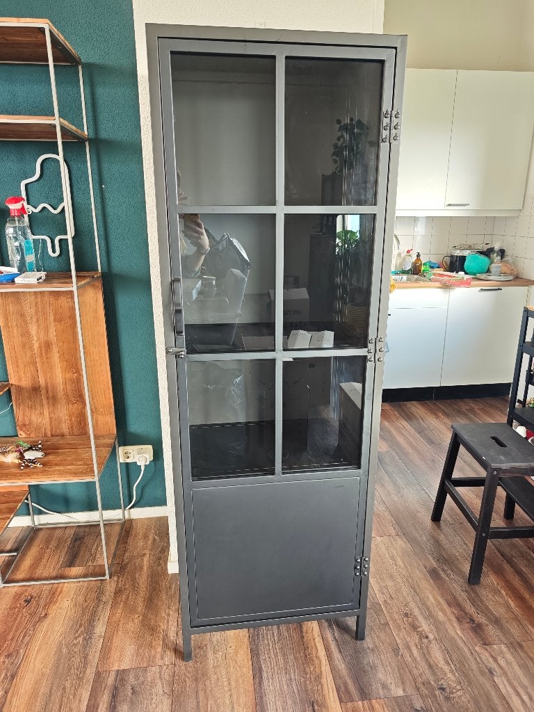 Metalen vitrinekast Kwantum Castello (smal model), Glas, 25 tot 50 cm, Gebruikt, Met deur(en)