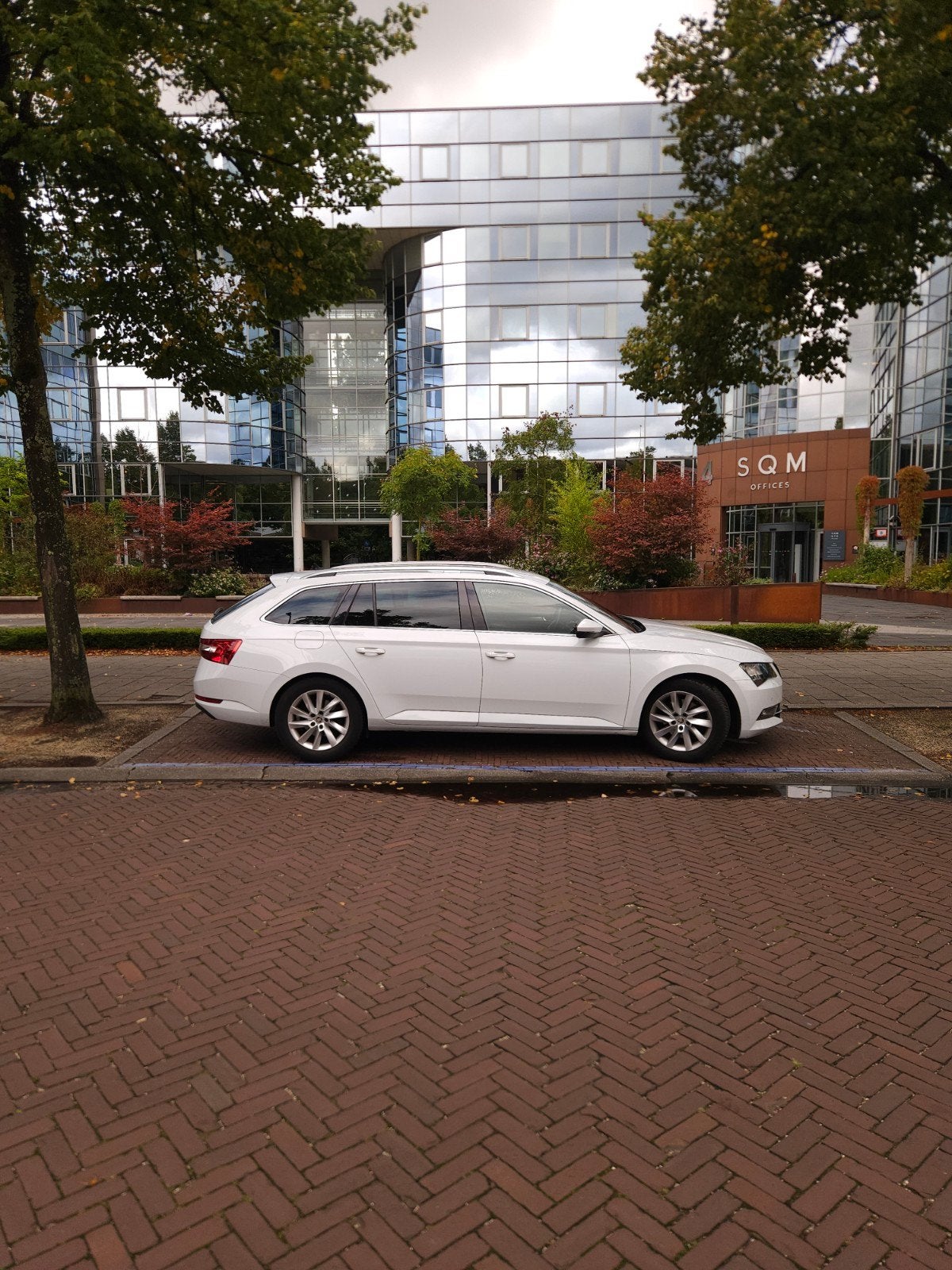 Skoda Superb 1.4 TSI 150pk Greentech ACT 2016 Wit, Auto's, Skoda, Voorwielaandrijving, 4 cilinders, 700 kg, Leder en Stof