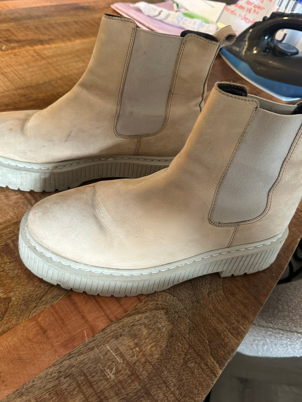 Deze korte  ligt beige laarsjes, Ophalen of Verzenden, Zo goed als nieuw, Beige