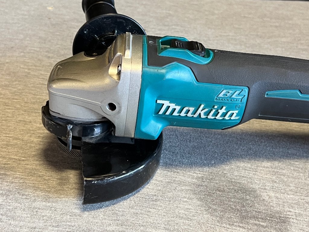 Makita DGA504 LXT Haakse slijper 18V + 1 Accu, Ophalen of Verzenden, Zo goed als nieuw, Minder dan 700 watt, Haakse handslijpmachine