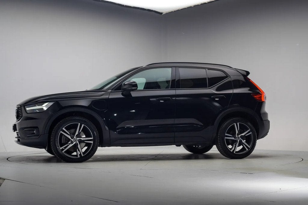 Volvo XC40 T4 Recharge R-Design [ Panorama Trekhaak Harman/K, 129 pk, Zwart, Bedrijf, Hybride Elektrisch/Benzine