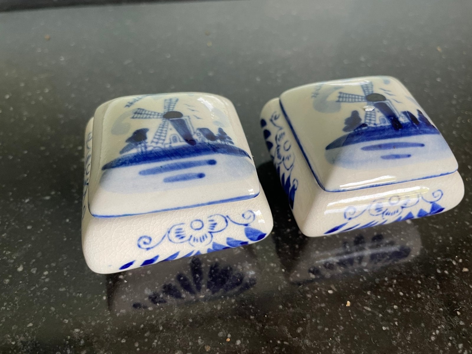 Delfts blauwe bakjes met losse deksel, Ophalen