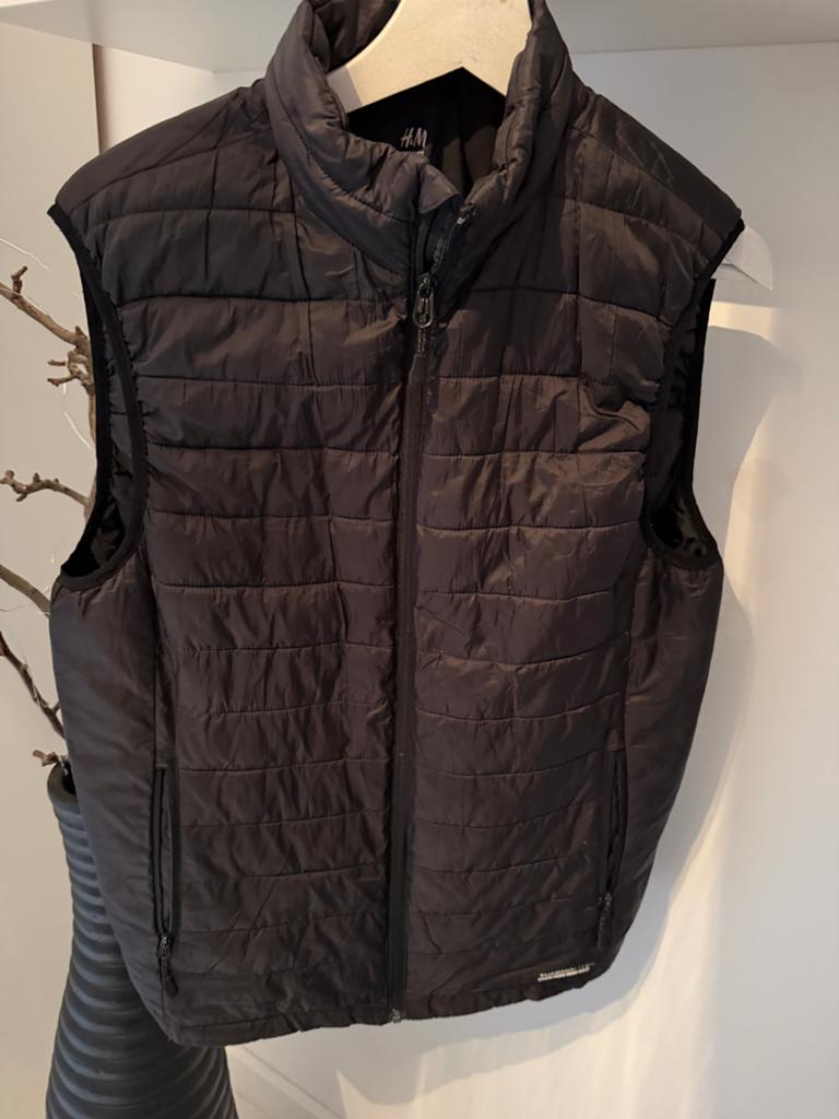 H&M Sport Thermolite Bodywarmer Zwart Maat M, Kleding | Dames, Bodywarmers, Ophalen of Verzenden, Zo goed als nieuw, Maat 38/40 (M)