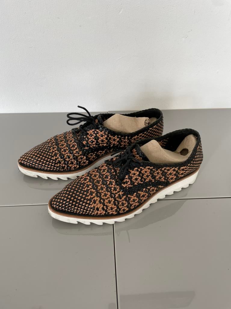 Zara - leren veter schoenen - mt 38, Overige kleuren, Zara, Ophalen of Verzenden, Sneakers of Gympen