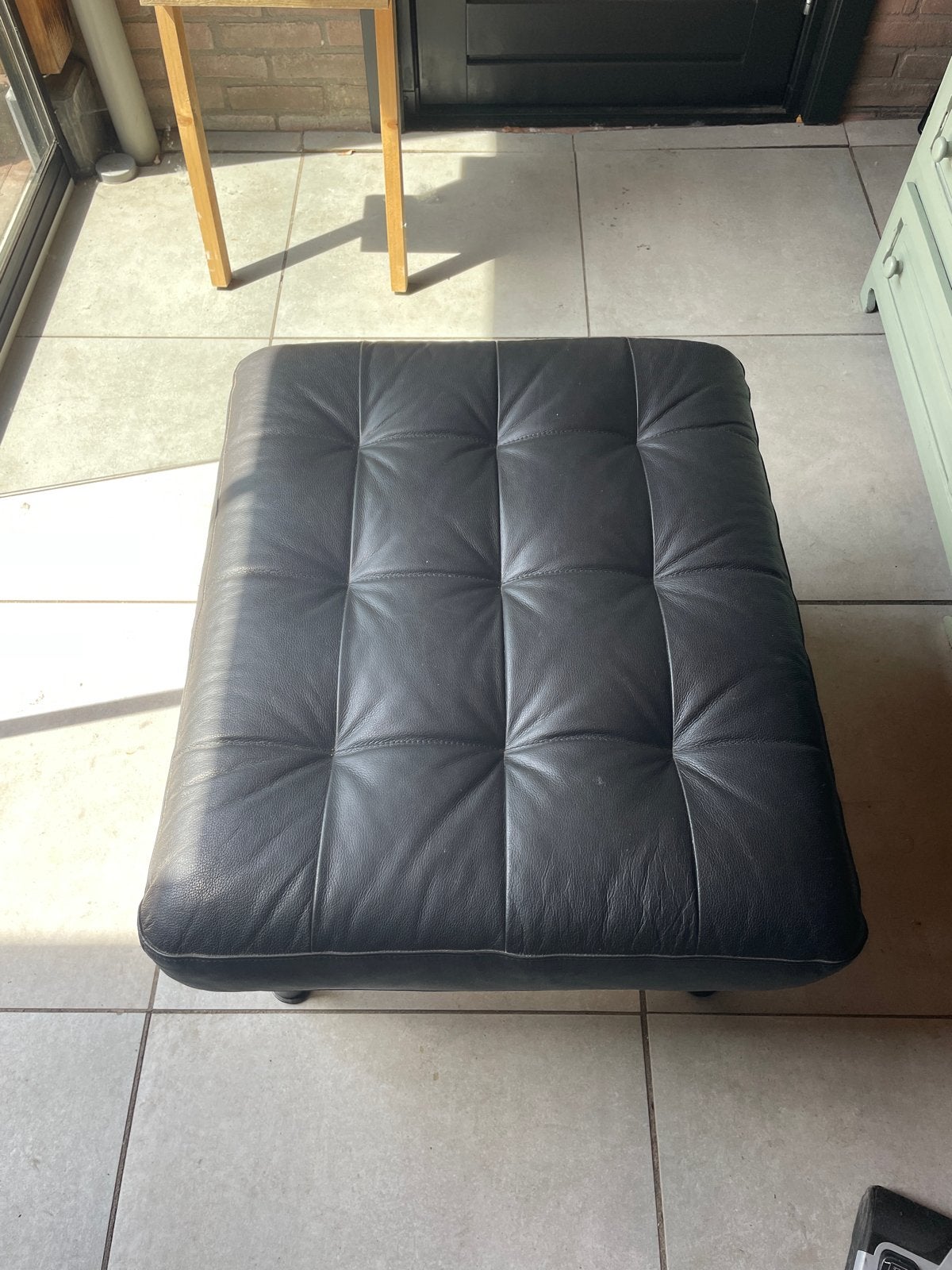 IKEA Zwarte leren poef/voetenbank - Gebruikt, Gebruikt, Vierkant, Leer, Ophalen of Verzenden