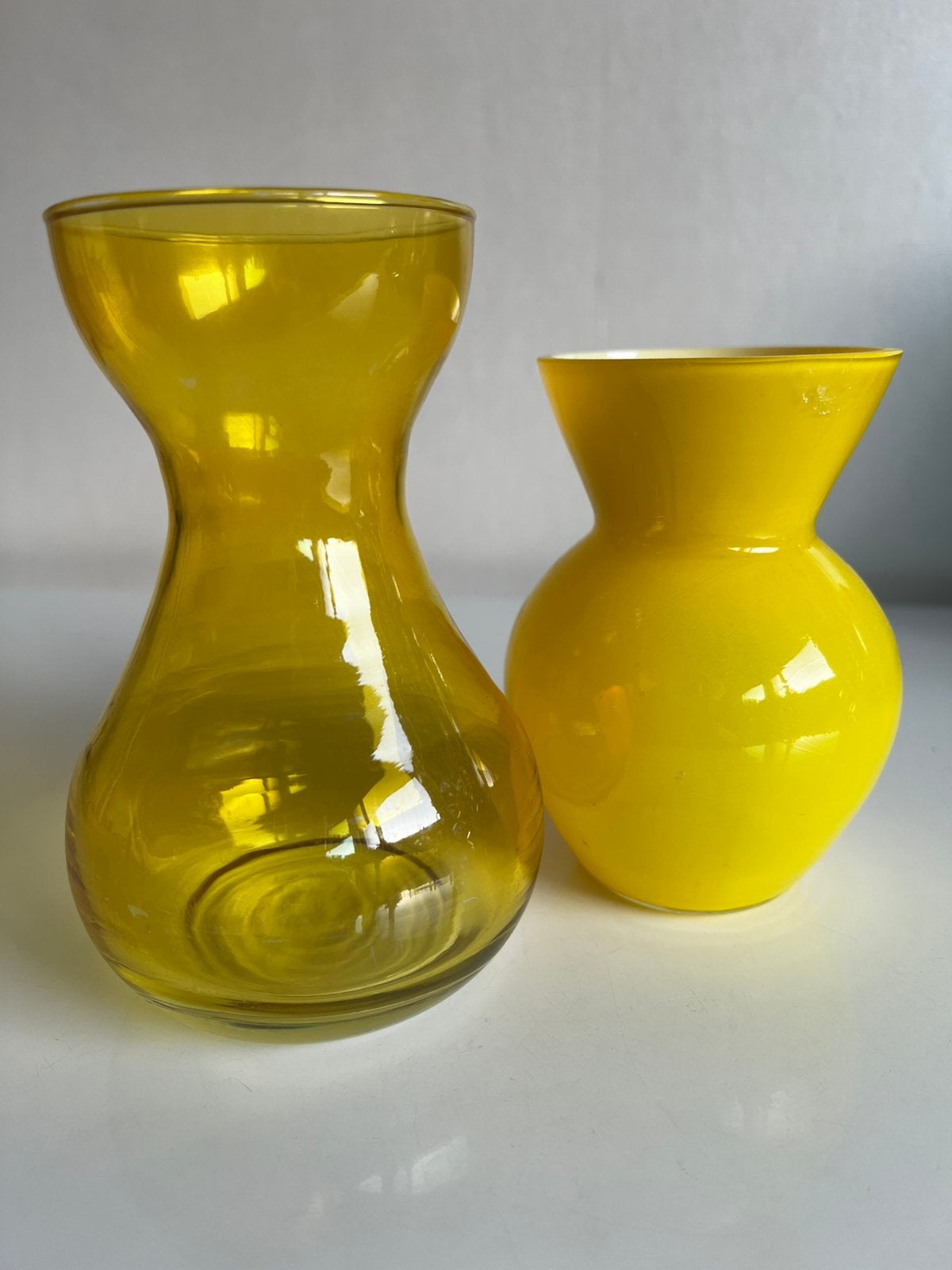 Set 2 Vintage Bollen Hyacinth Glas Vaas Felgeel Melkglas 70s, Ophalen of Verzenden