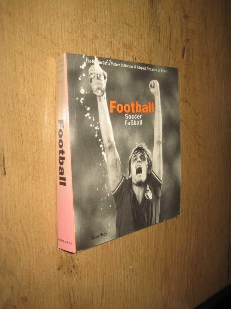 football / soccer / fussball - nick yapp (voetbal), Boeken, Ophalen of Verzenden, Zo goed als nieuw, Balsport