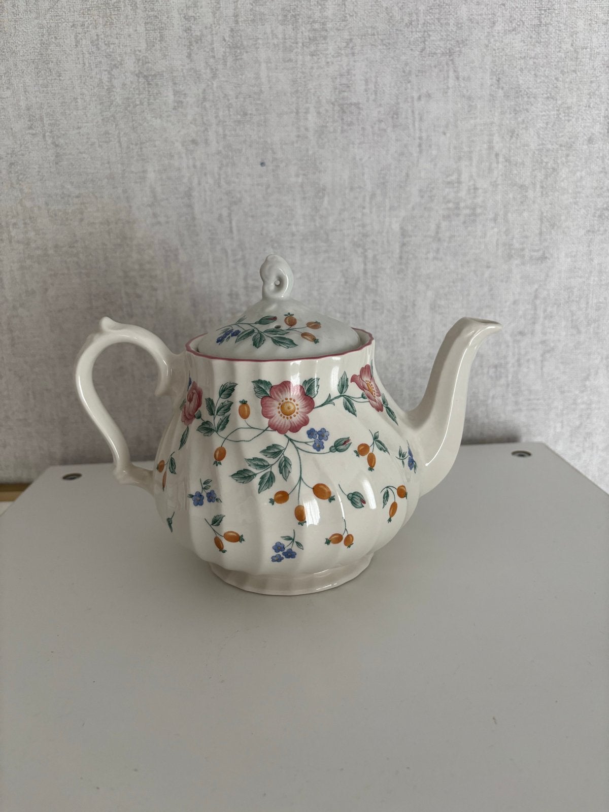 Churchill Staffordshire Porseleinen Theepot - Handbeschilder, Ophalen of Verzenden