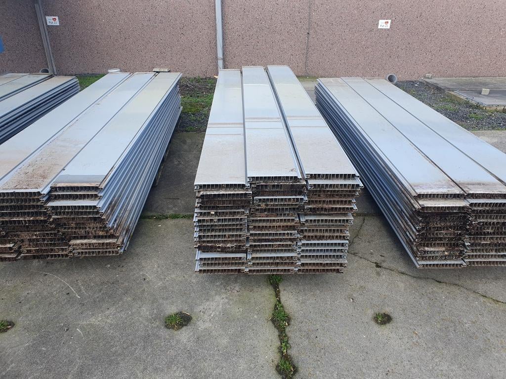 Kunststof planken, schotten en hokken, Varken