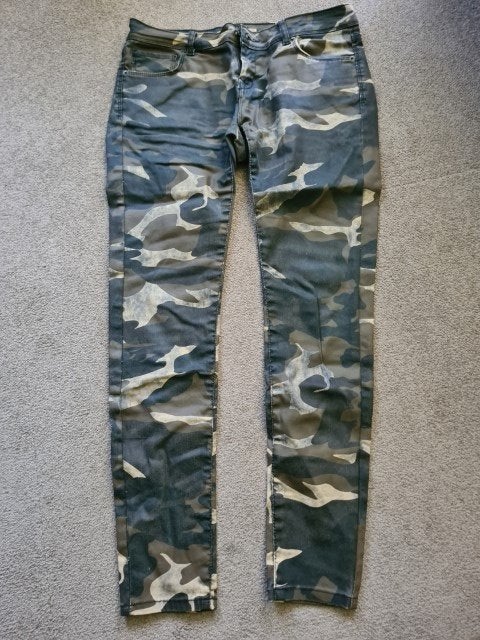 Lange broek legerprint skinny nieuw, Meerkleurig, Maat 42/44 (L), Nieuw, Ophalen of Verzenden