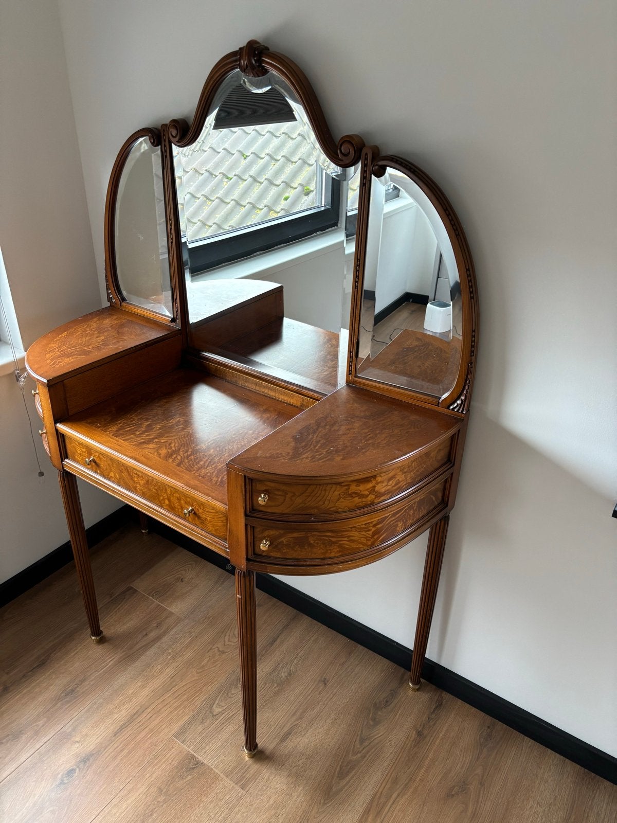 Antieke kaptafel met drievoudige spiegel, Ophalen