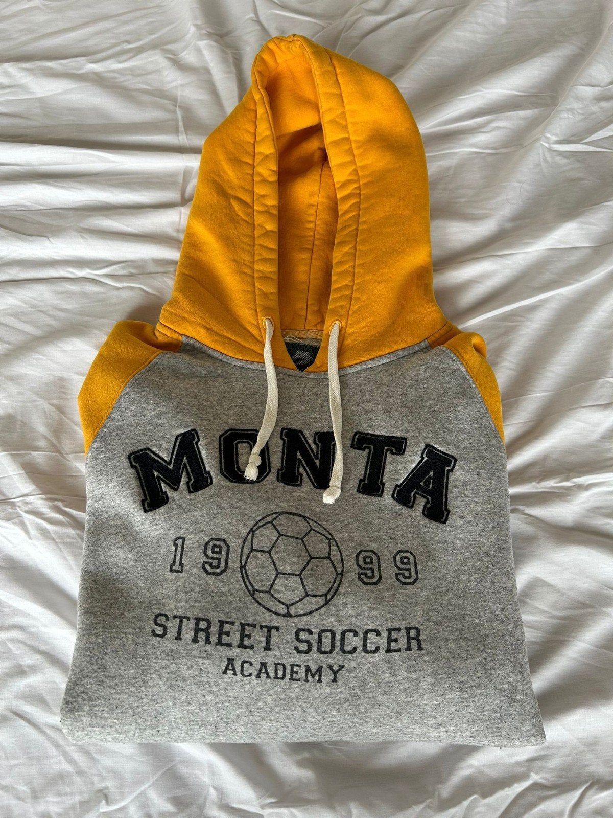 Monta Street Soccer Academy Hoodie limited edition - Maat X, Ophalen of Verzenden, Gedragen, Monta