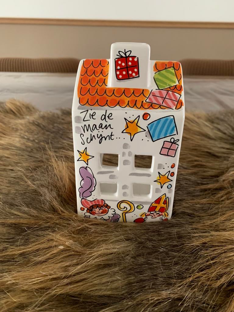 Blond sinterklaas  huisje, Ophalen, Zo goed als nieuw