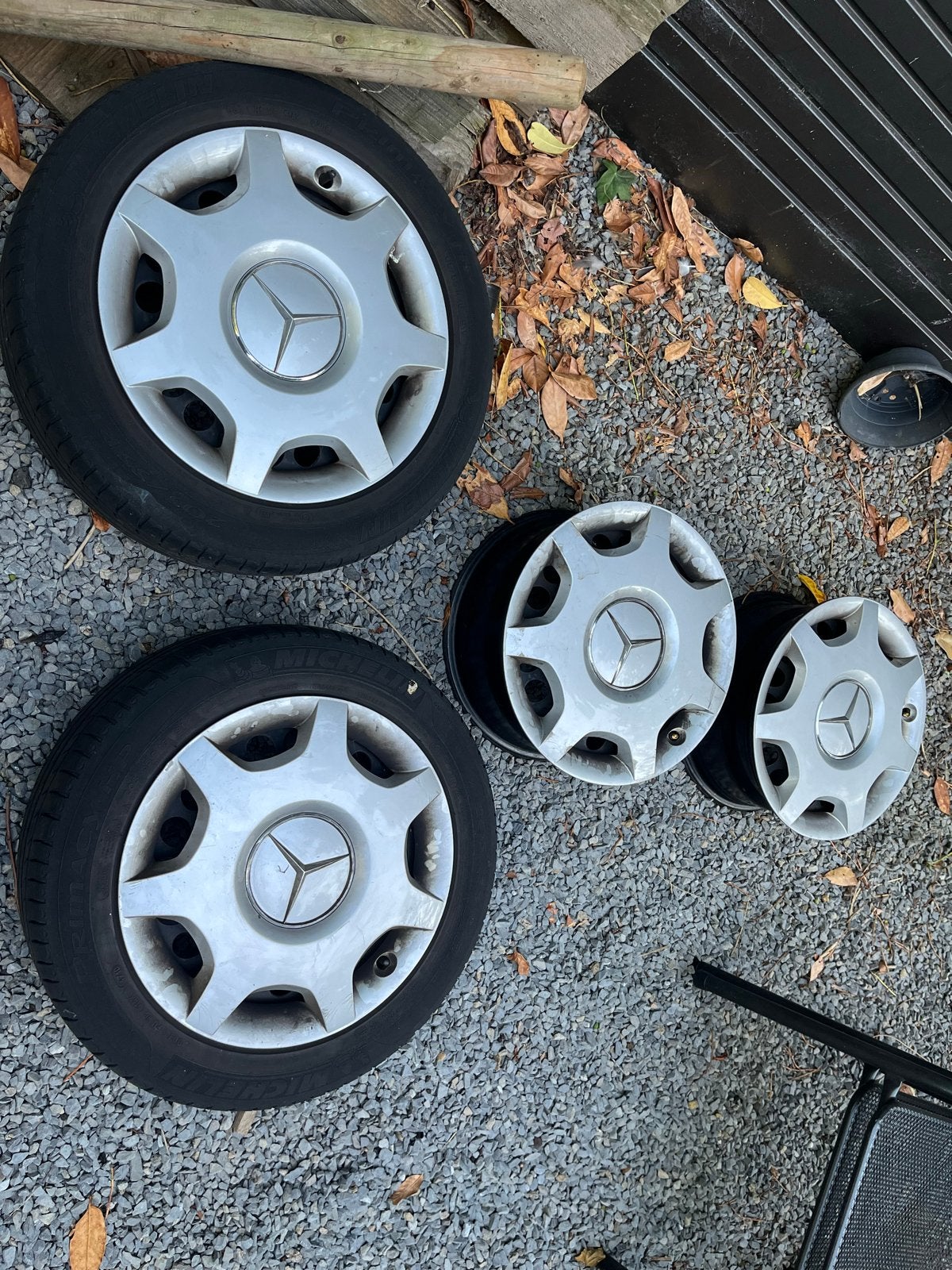 4 originele Mercedes stalen velgen 16 inch (2 met band), Ophalen, Gebruikt, 16 inch, Banden en Velgen