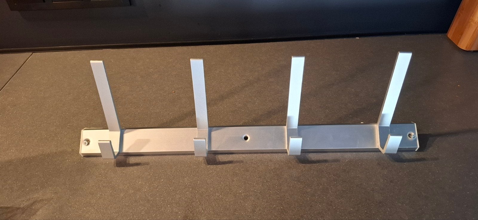 Moderne wandkapstok met 4 haken - Metaal, Wandkapstok, Ophalen of Verzenden, Zo goed als nieuw, Minder dan 100 cm