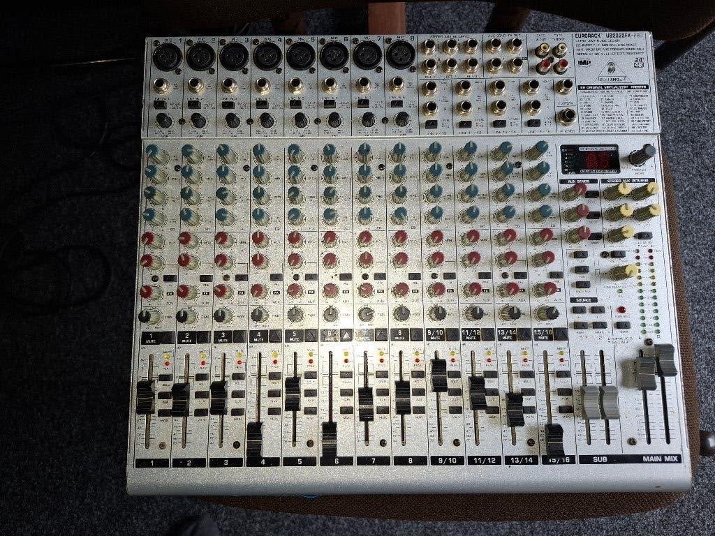 Behringer UB2222FX-pro, Ophalen, Zo goed als nieuw, 20 kanalen of meer