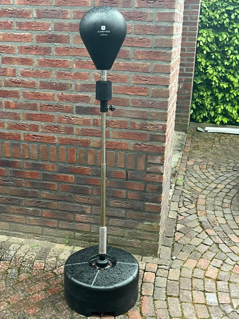 Domyos boksbal met verzwaarbare sokkel, Ophalen, Zo goed als nieuw, Boksbal
