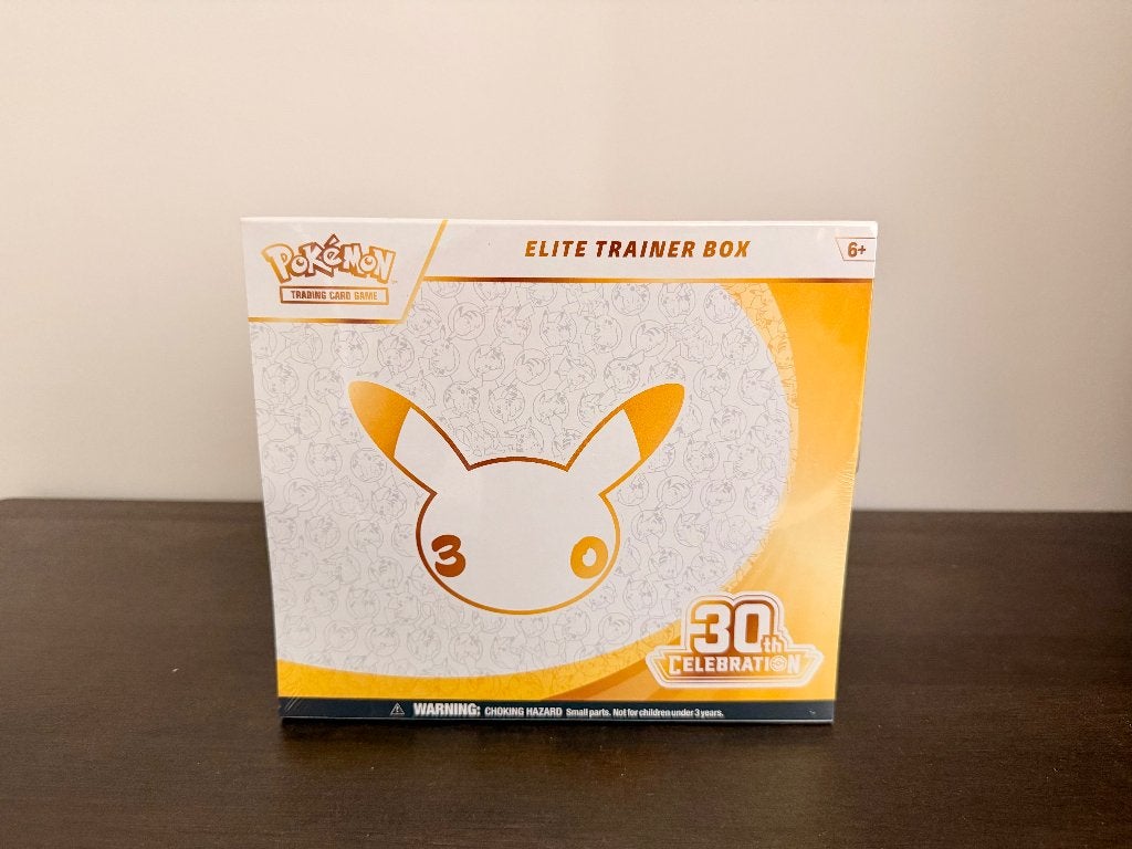 Pokémon 30th Anniversary Elite Trainer Box (ETB) – Sealed, Ophalen of Verzenden, Nieuw, Boosterbox, Foil