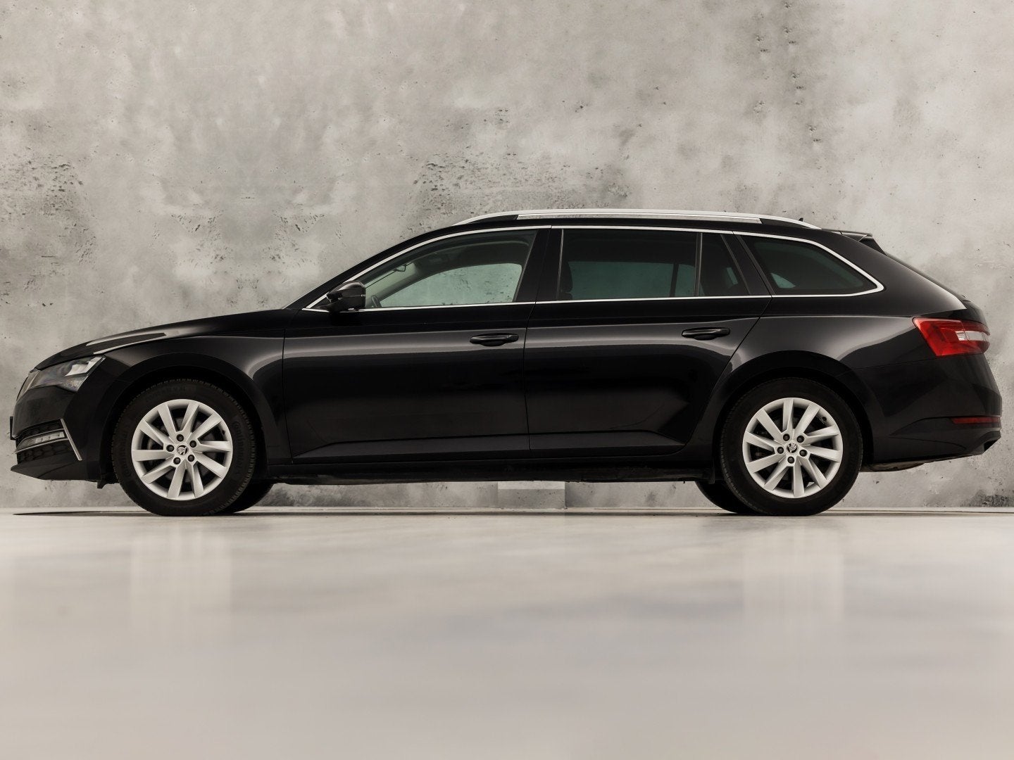 Skoda Superb Combi 1.4 TSI iV Business Sport 218Pk Automaat, Stof, Gebruikt, 4 cilinders, Zwart