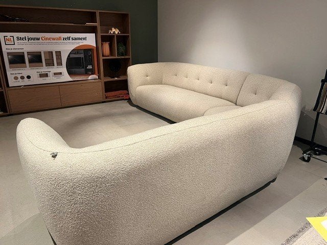 Organische Bouclé Hoekbank– VAN € 2.499,- VOOR € 1.850,-, Huis en Inrichting, Banken | Bankstellen, Ophalen, Japandi, Sommelsdijkse haven 19