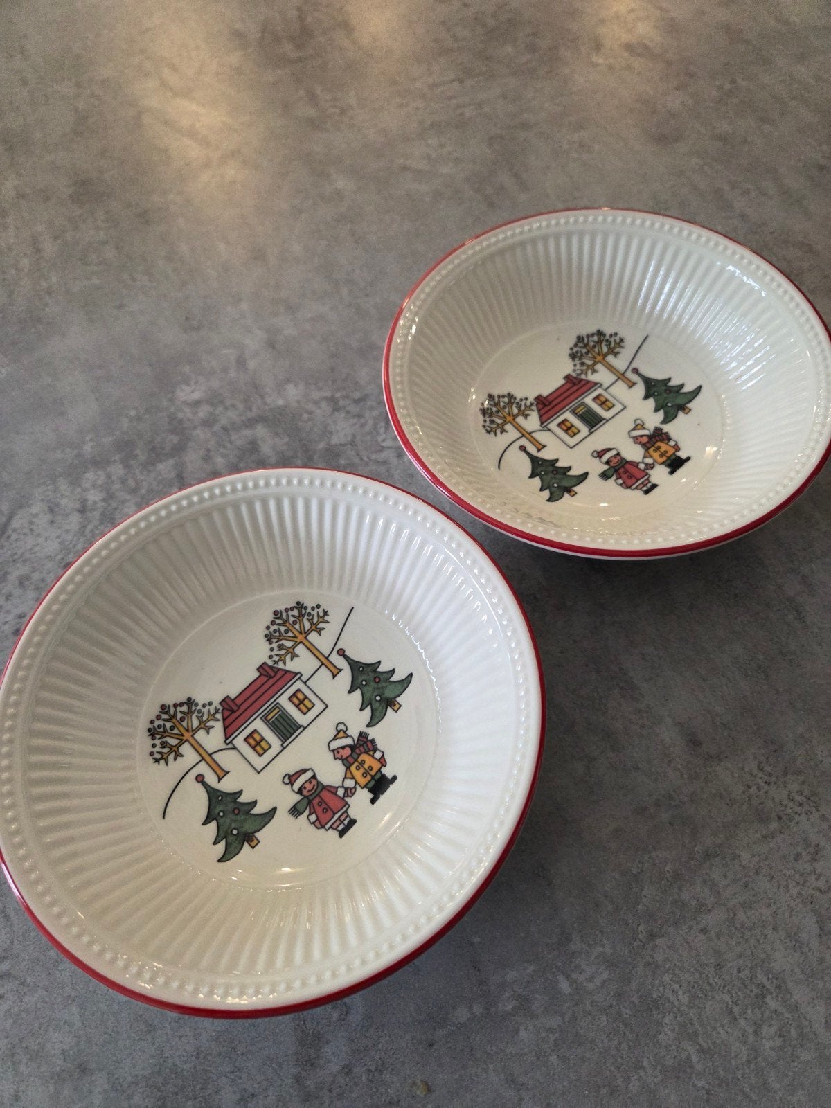 Wedgwood Windsor Christmas kommen - set van 2, Klassiek, Ophalen of Verzenden, Zo goed als nieuw, Kom(men)