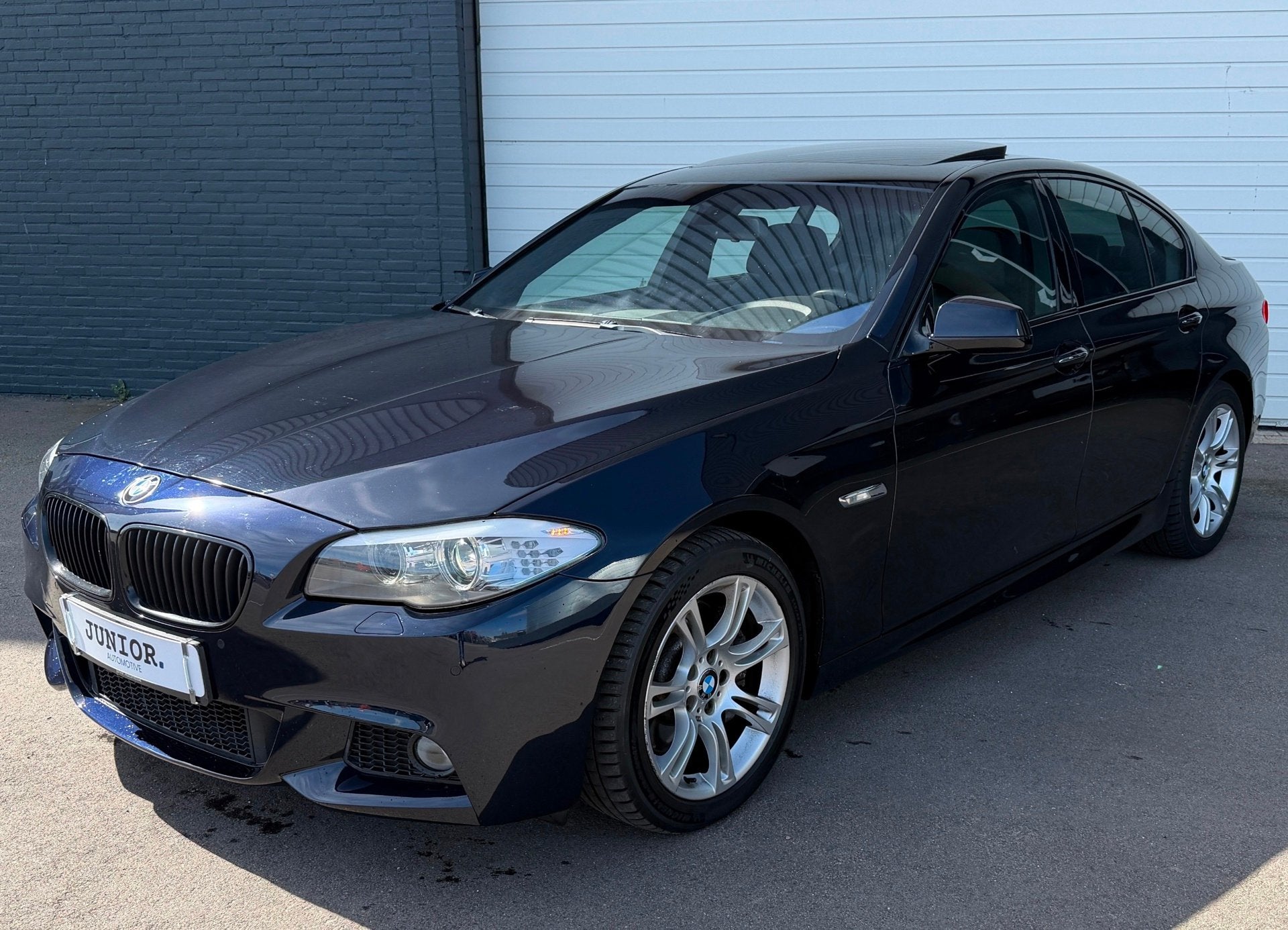 BMW 5-serie 528i High Executive M-PAKKET/PANO/LEDER/MEMORYOR, Automaat, Gebruikt, Zwart, 2000 kg