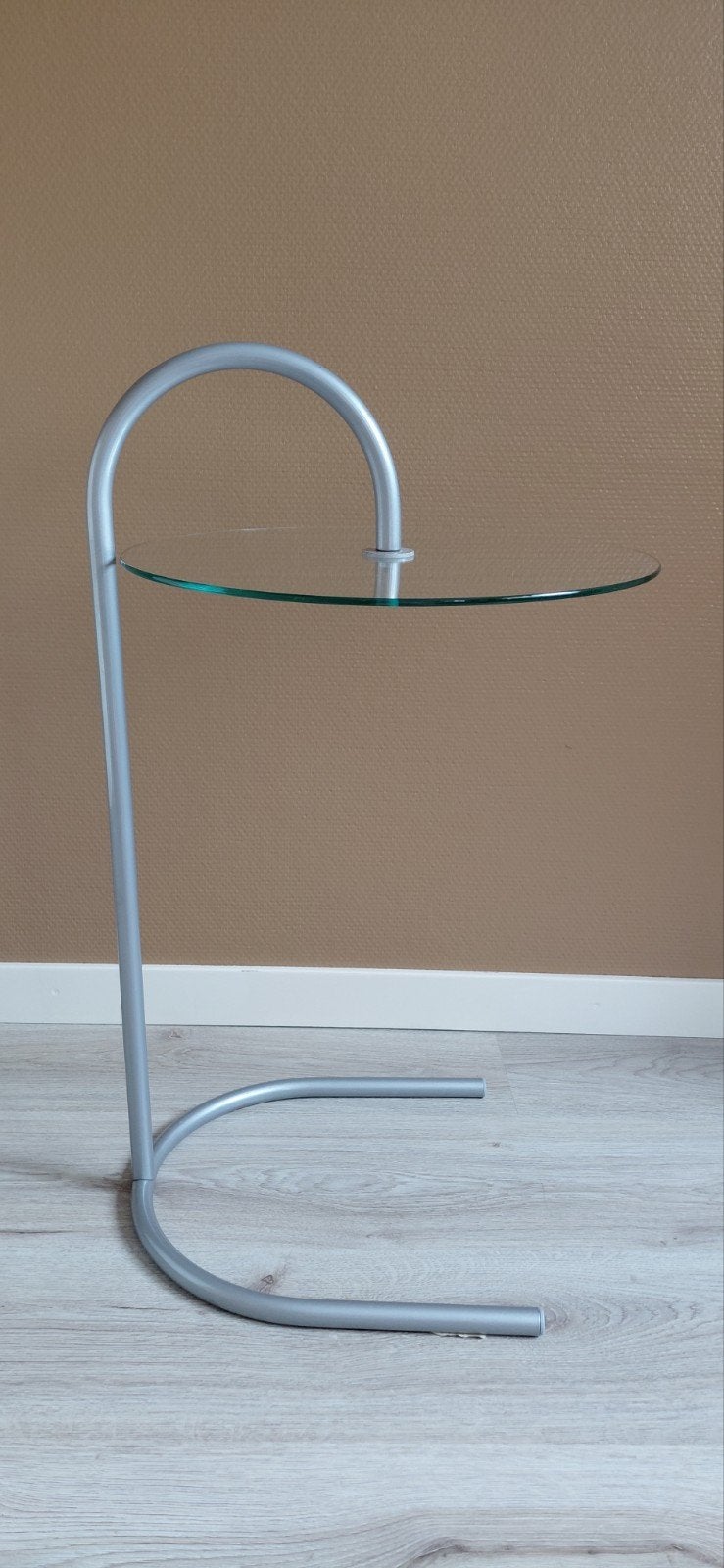 IKEA Glazen Bijzettafel / Laptoptafel (Zilver Frame), Ophalen, Rond, Glas, Minder dan 55 cm
