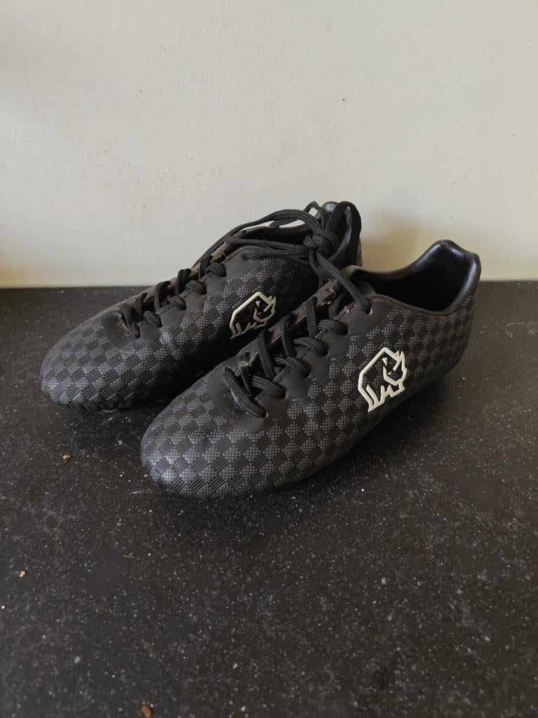 Zwarte Rhino Rugby Schoenen - Maat 42, Sport en Fitness, Rugby, Ophalen of Verzenden, Gebruikt, Schoenen