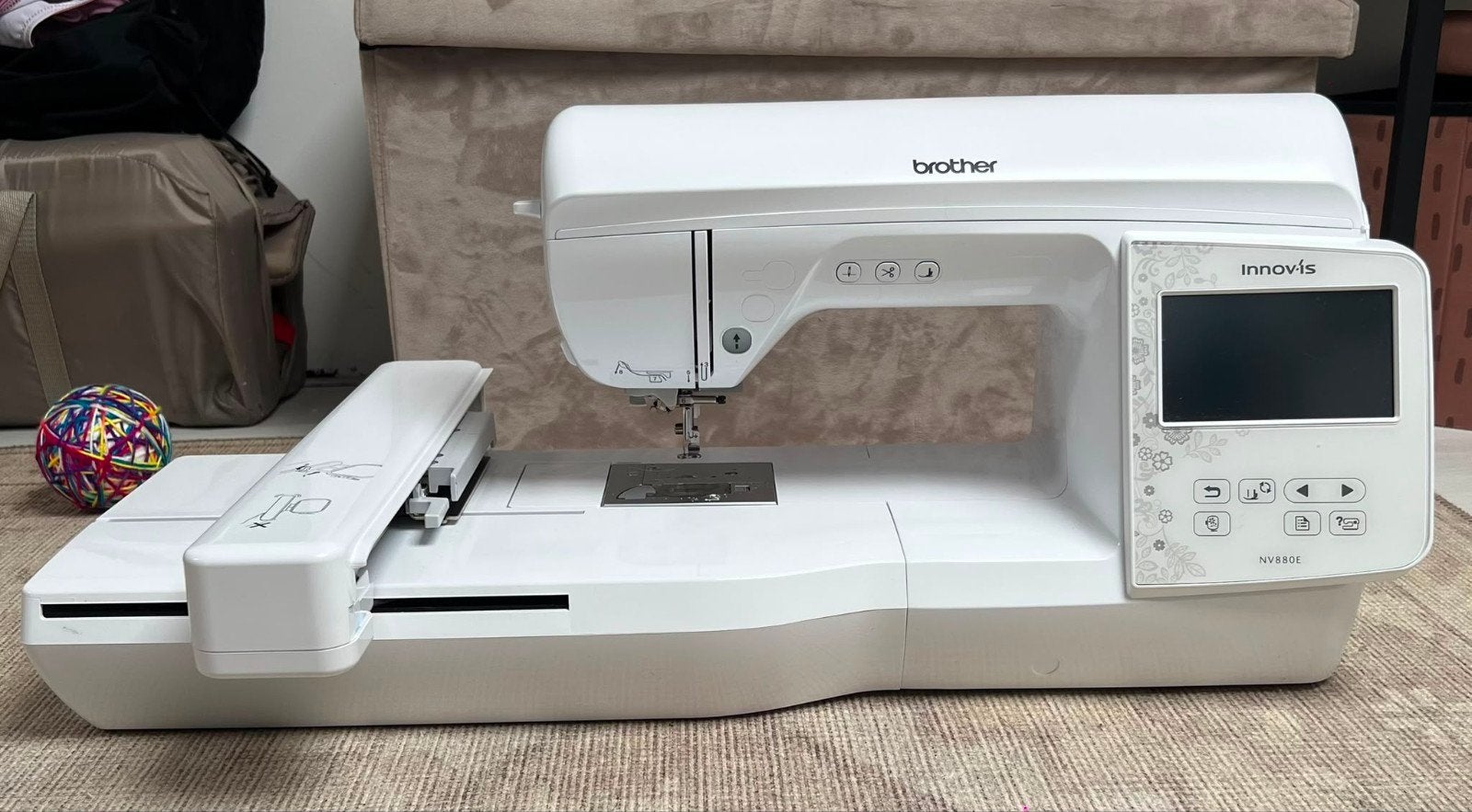 Brother NV 880E borduurmachine, Hobby en Vrije tijd, Naaimachines en Toebehoren, Ophalen, Zo goed als nieuw, Lockmachine, Brother