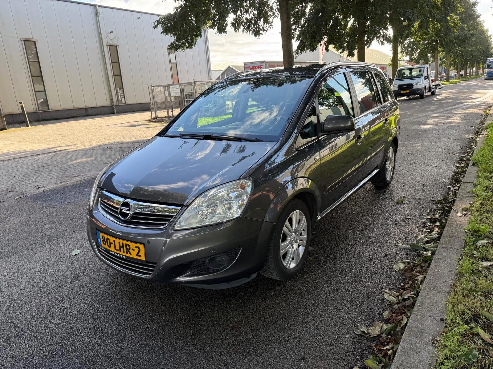 Opel Zafira 1.8 Cosmo Apk Nap 7 persoon, Auto's, Voorwielaandrijving, Dealer onderhouden, 4 cilinders, Nieuw