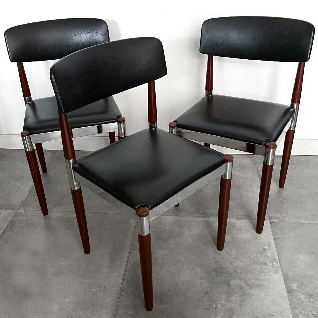 Drie vintage, midcentury stoelen, zwarte skai, hout, Huis en Inrichting, Stoelen, Gebruikt, Drie, Hout, Kunststof, Metaal, Stof