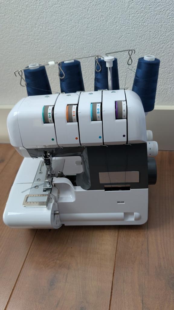 Micromaxx MD 16600 Lockmachine - Zo goed als nieuw, Hobby en Vrije tijd, Naaimachines en Toebehoren, Ophalen of Verzenden, Zo goed als nieuw